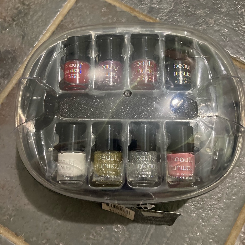 Beauty Runway. 10 Pieces Nail Dryer.